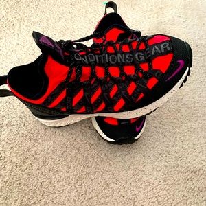 Men’s size 5.5 Nike ACG shoes